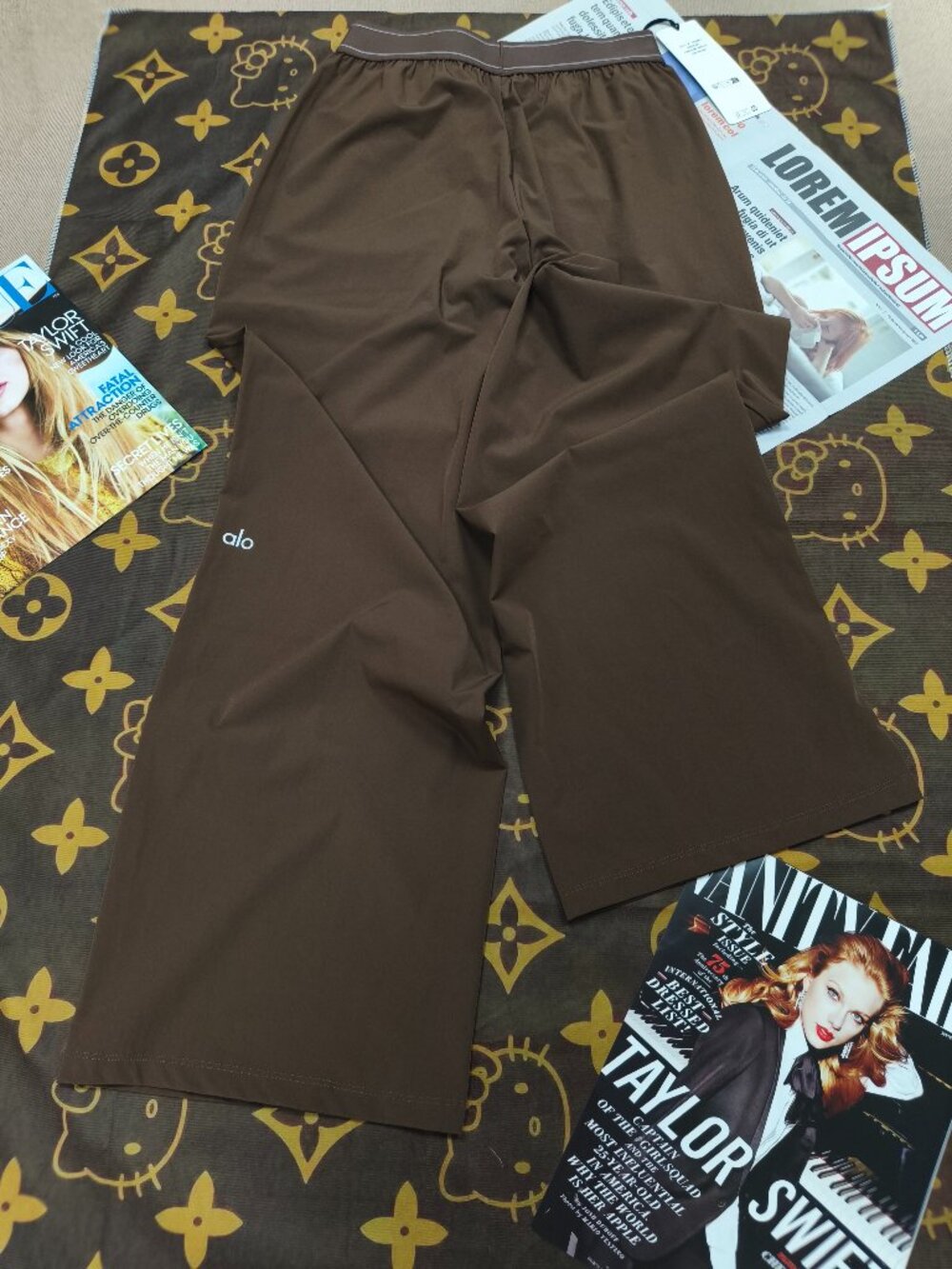 ALO Yoga Olive Brown Wide Leg Trousers - Picture 6 of 6